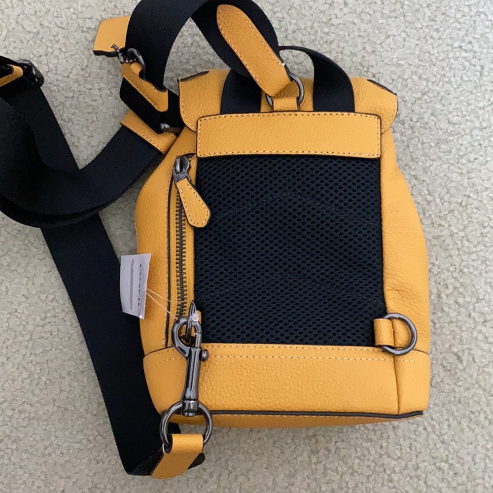 Coach Hudson Small pack - Picture 2 of 5